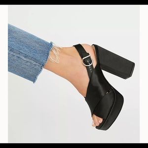 High heeled silk pumps